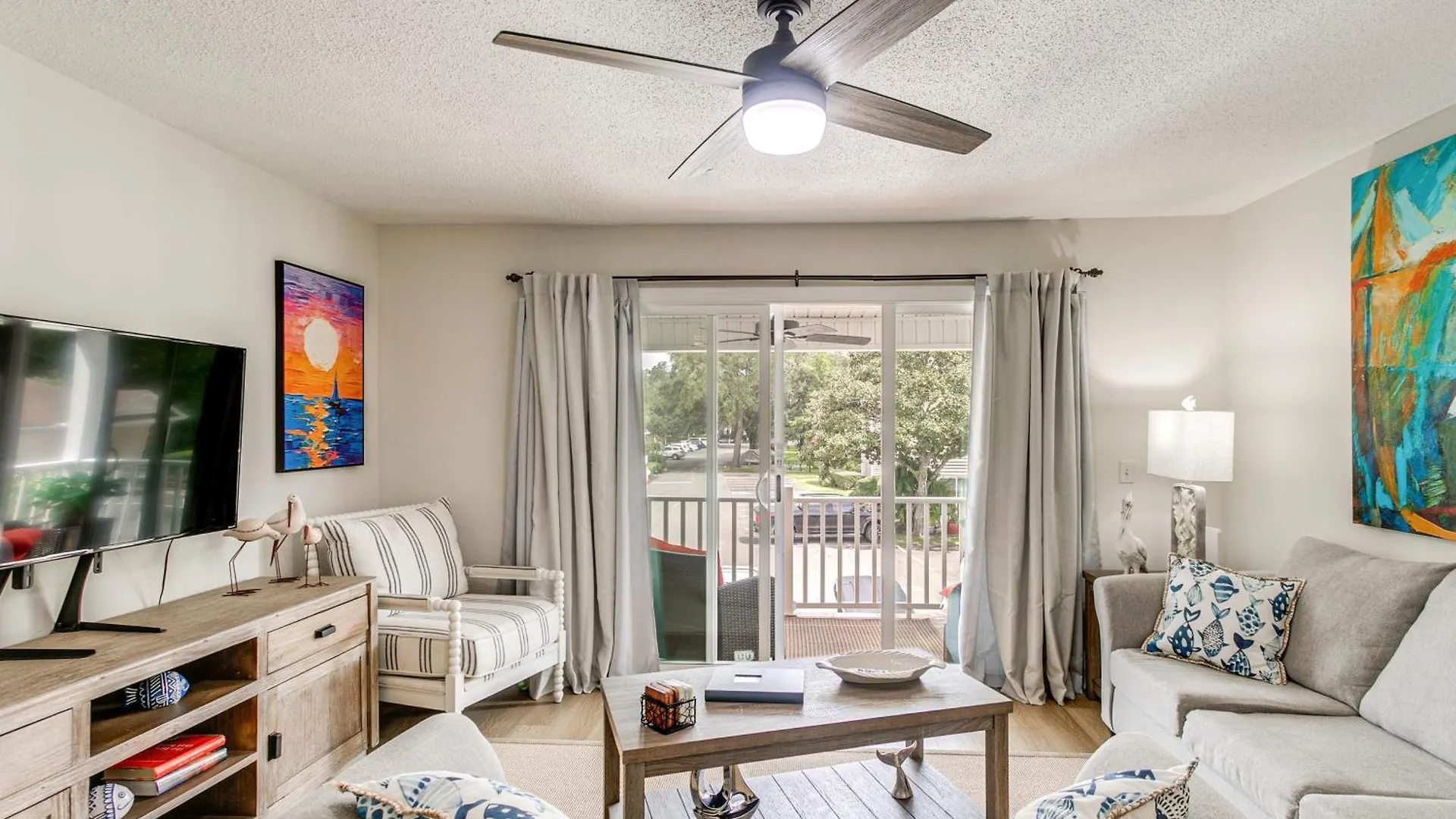 With Amazing Amenities 1 Mi To Beach! *