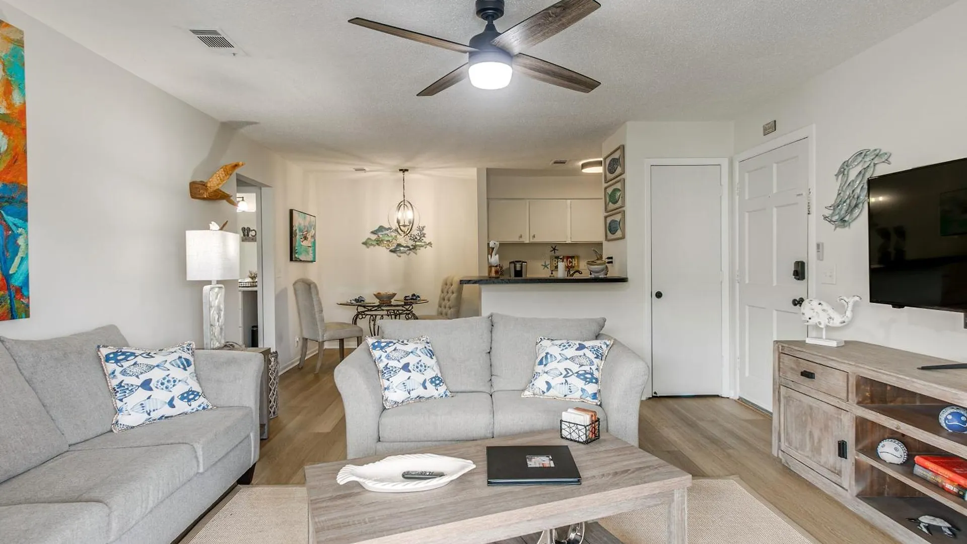 With Amazing Amenities 1 Mi To Beach! *