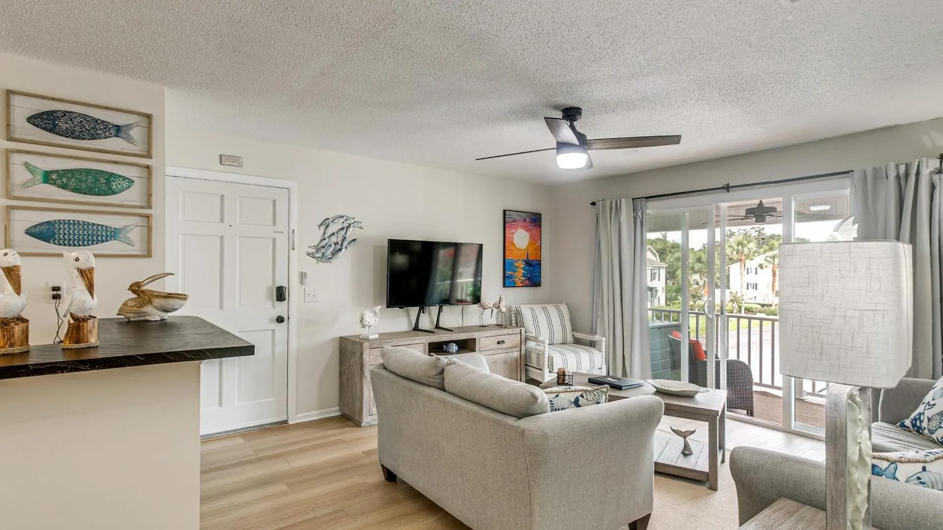 Apartment With Amazing Amenities 1 Mi To Beach! *