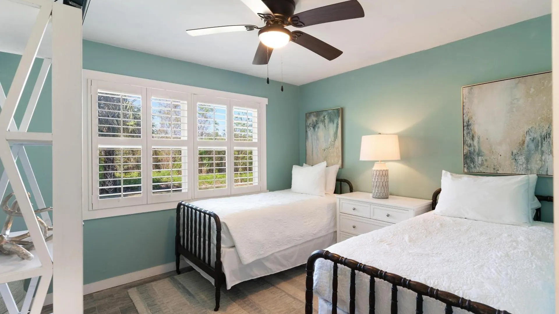 C Gull's Hideaway - 314 Peachtree Street *