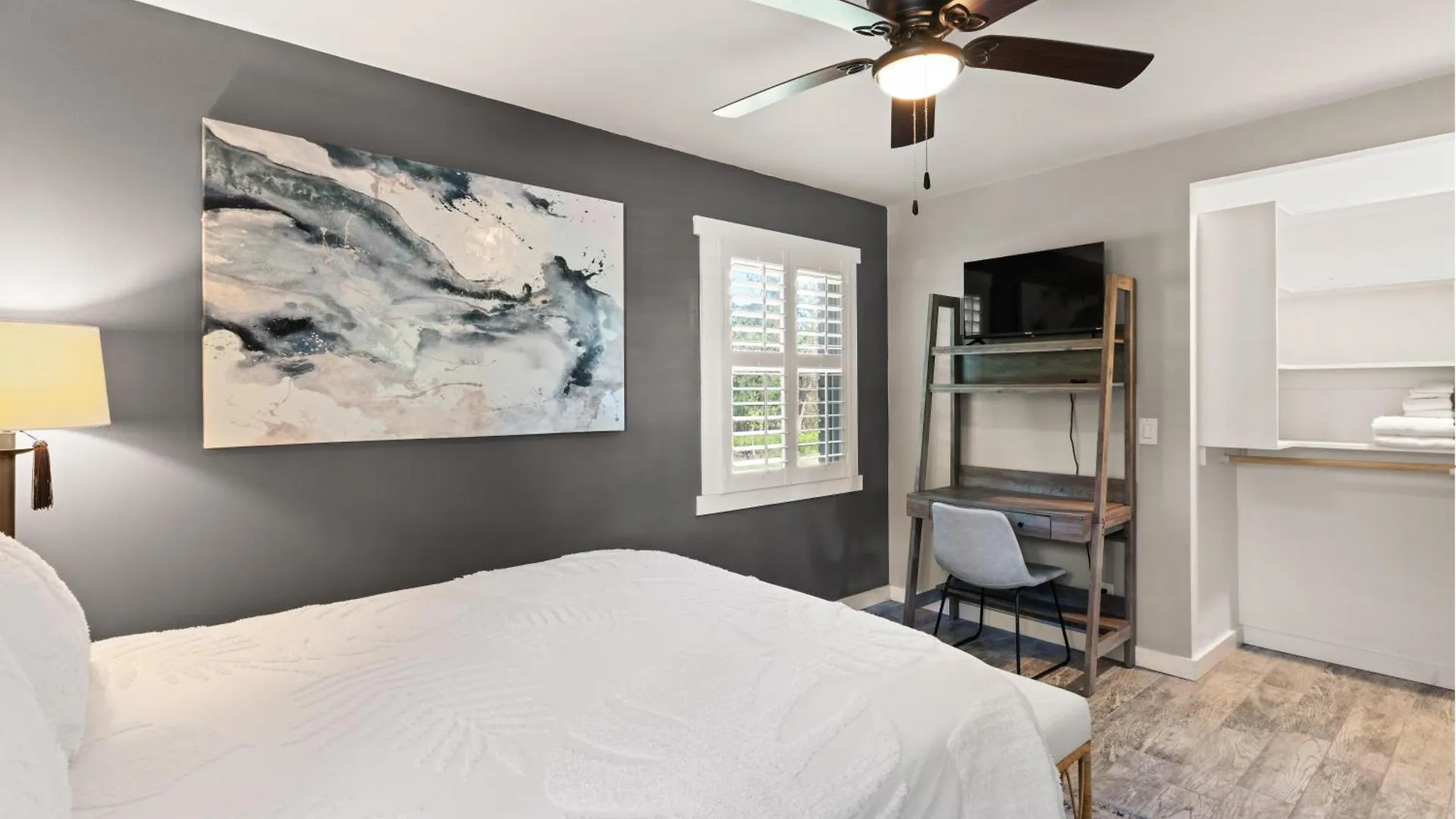 C Gull's Hideaway - 314 Peachtree Street * St. Simons Island