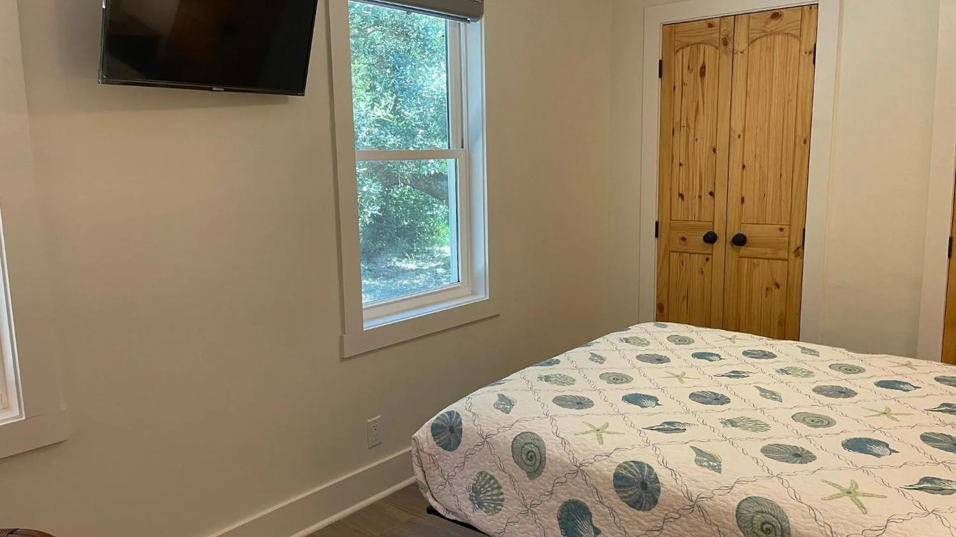 Tree Spirit Retreat - 4310 Third Street St. Simons Island
