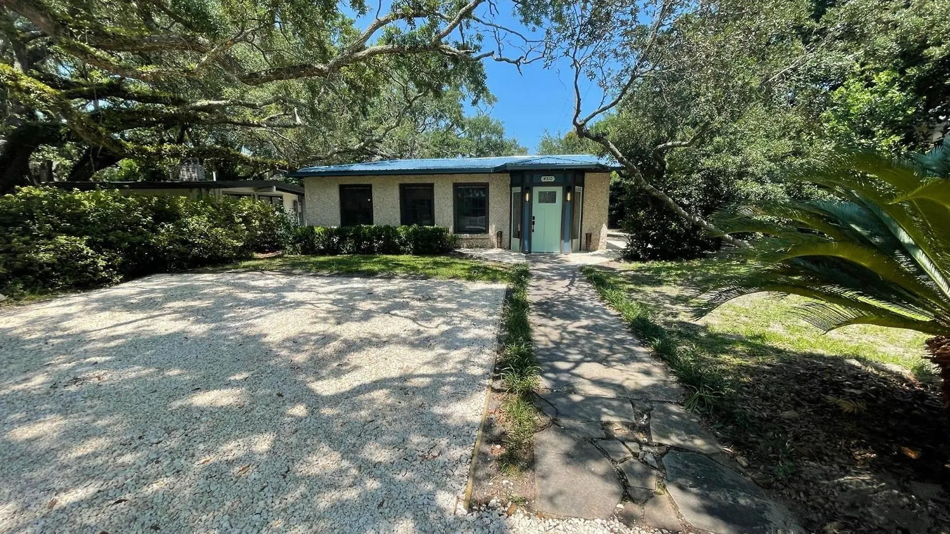 Tree Spirit Retreat - 4310 Third Street *