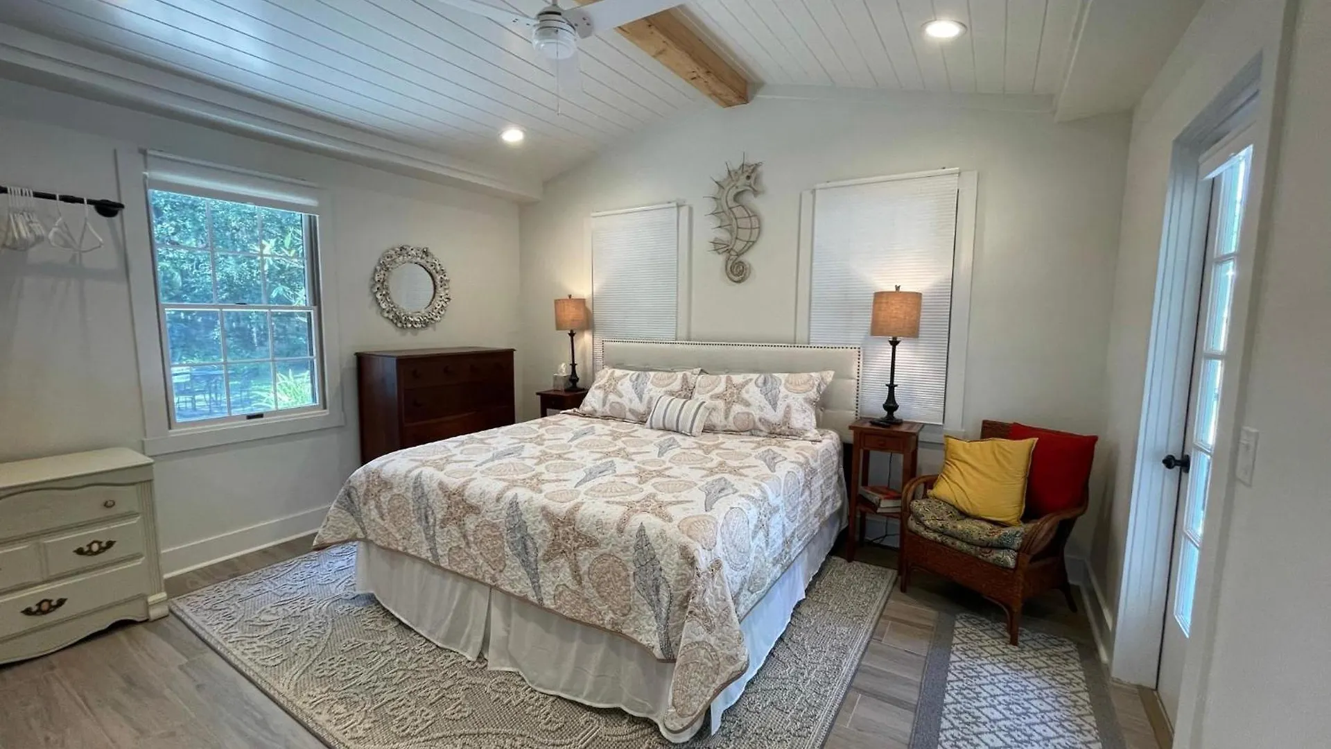 Tree Spirit Retreat - 4310 Third Street St. Simons Island
