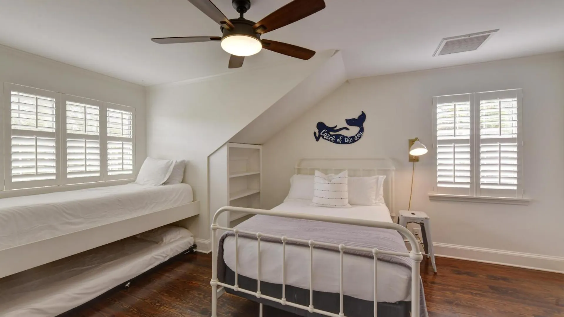 Make A Splash - 510 Delegal St St. Simons Island