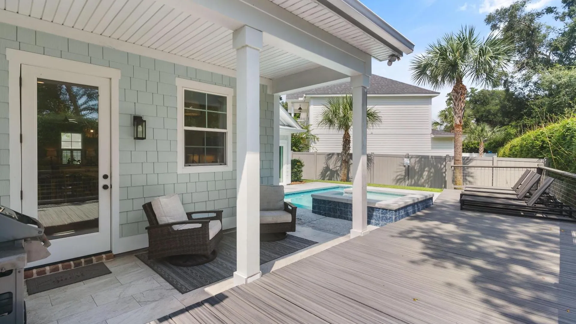 Hook, Wine & Sinker - 20 Couper Place * St. Simons Island