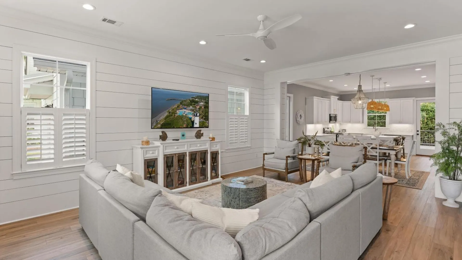 Hook, Wine & Sinker - 20 Couper Place * St. Simons Island