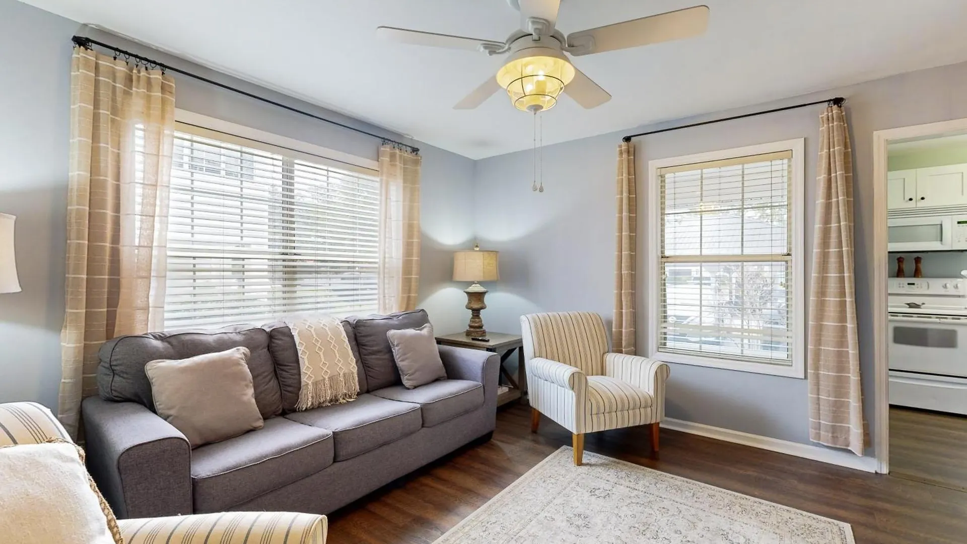 Island Square 401 Apartment