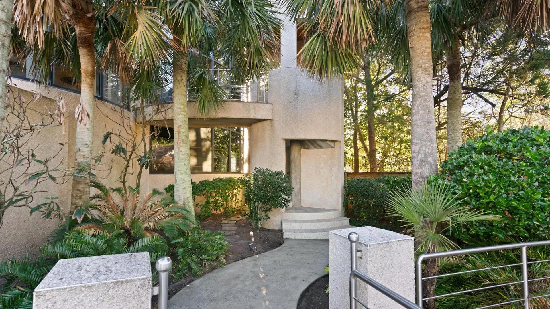 The Iconic Round House - 91 Gould St Holiday home