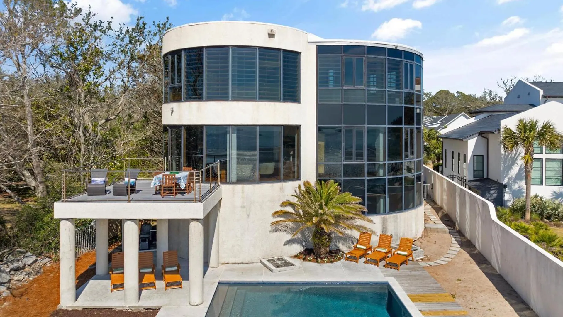 The Iconic Round House - 91 Gould St Holiday home