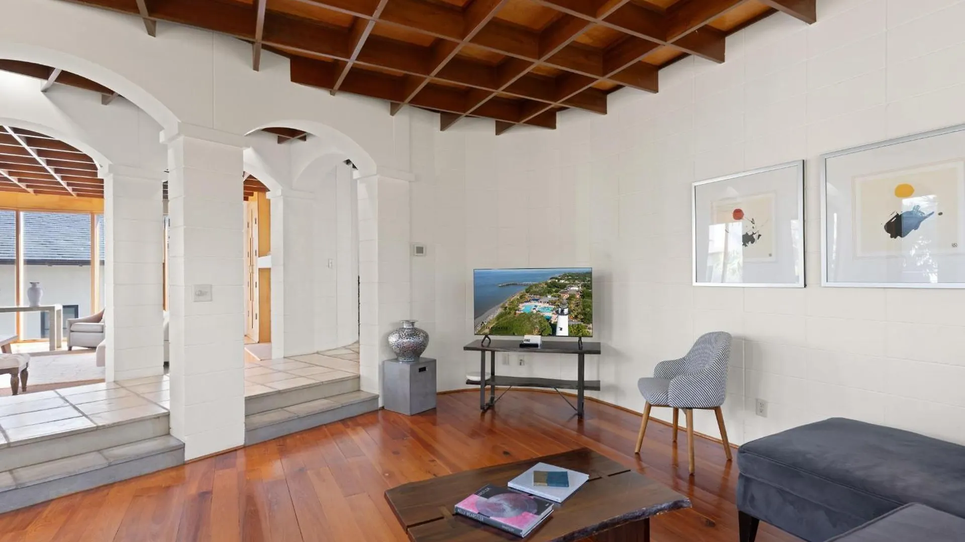 The Iconic Round House - 91 Gould St