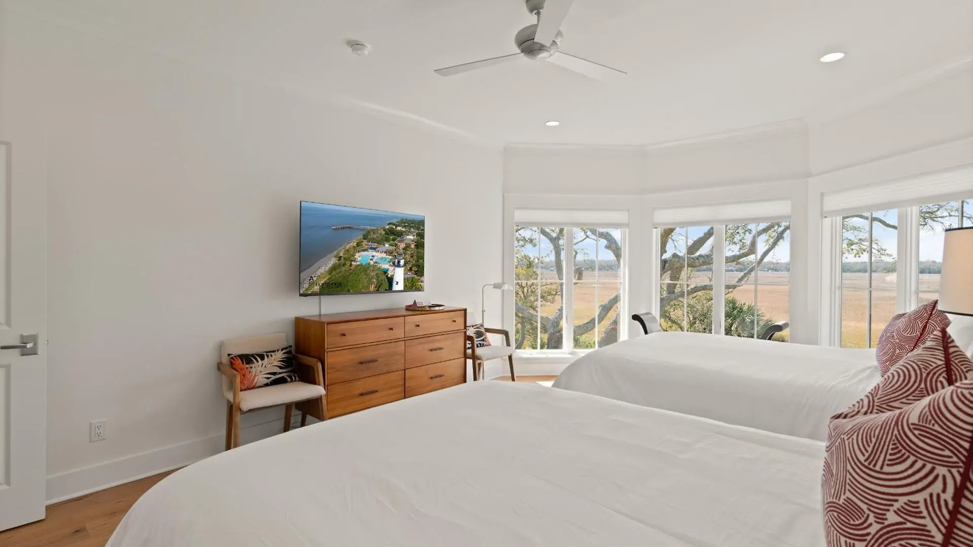 Sunset Peak - 1928 Ocean Road Holiday home