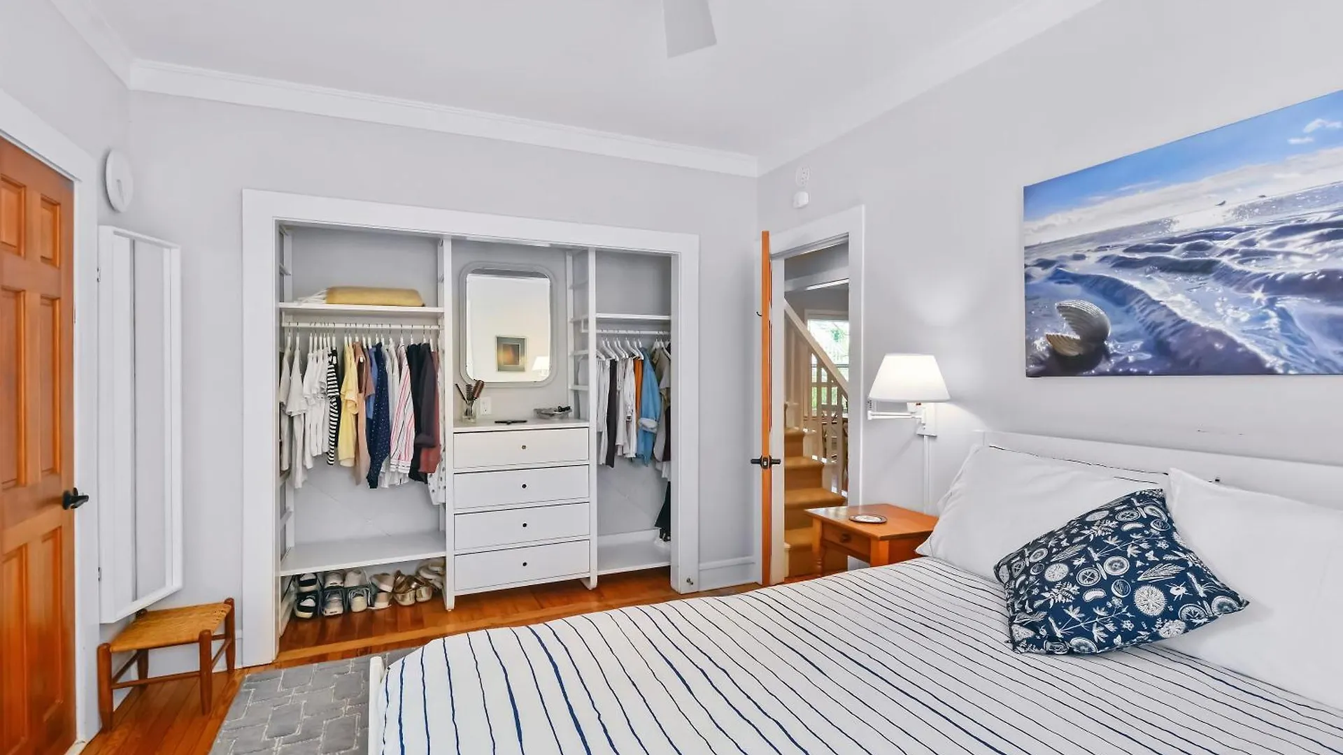 Large And Bright East Home! *