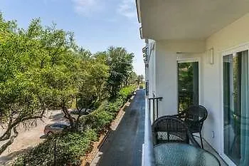 Hodnett Cooper's Club فندق Demere Park