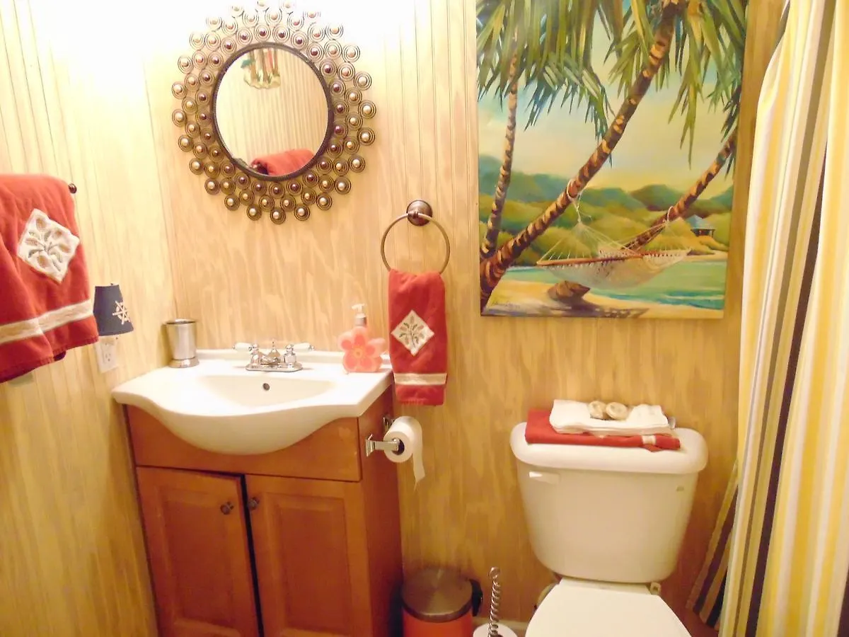 E12 Awesome Renovation, Comfy Well Stocked Kitchen Make Some Memories! Apartment St. Simons Island