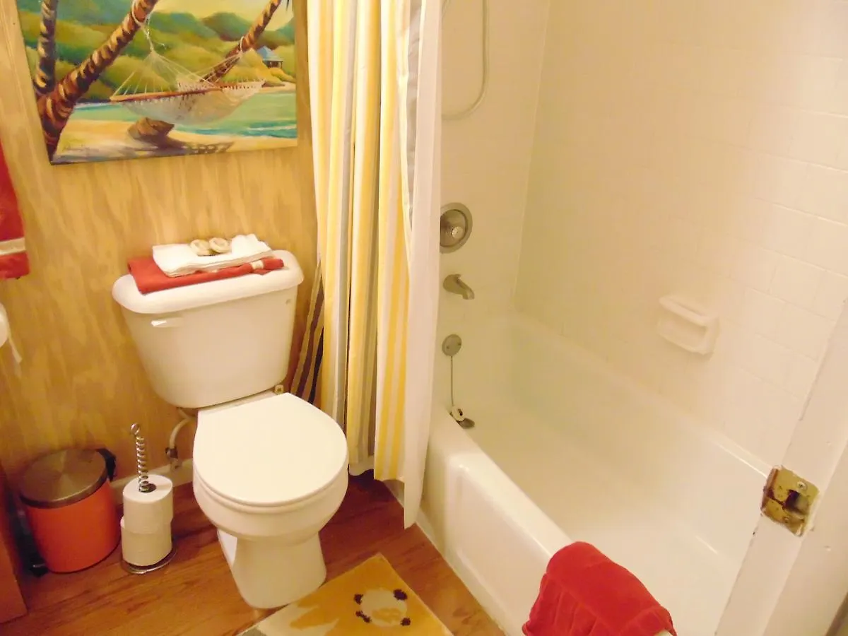 E12 Awesome Renovation, Comfy Well Stocked Kitchen Make Some Memories! *
