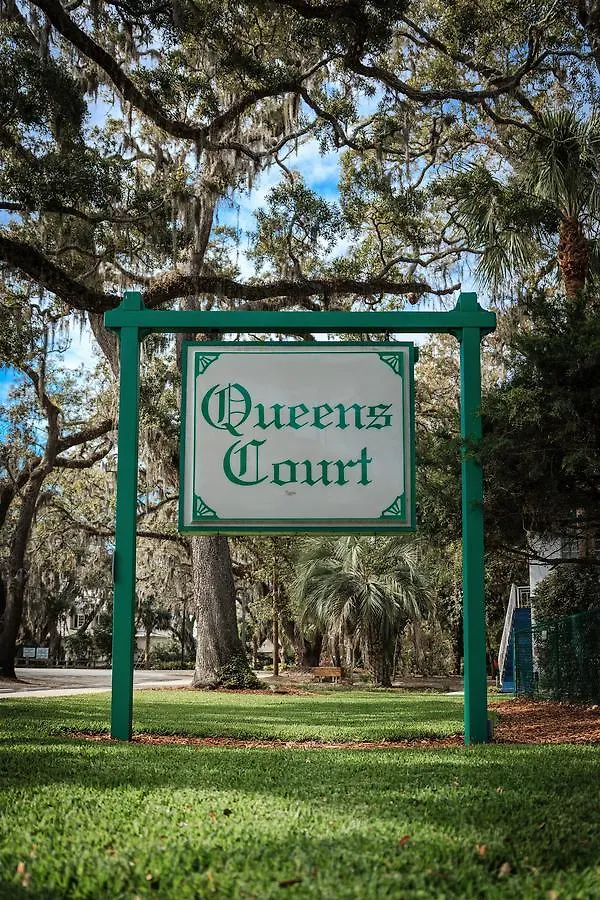 Queen's Court