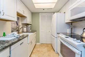 Hodnett Cooper's Club 3*