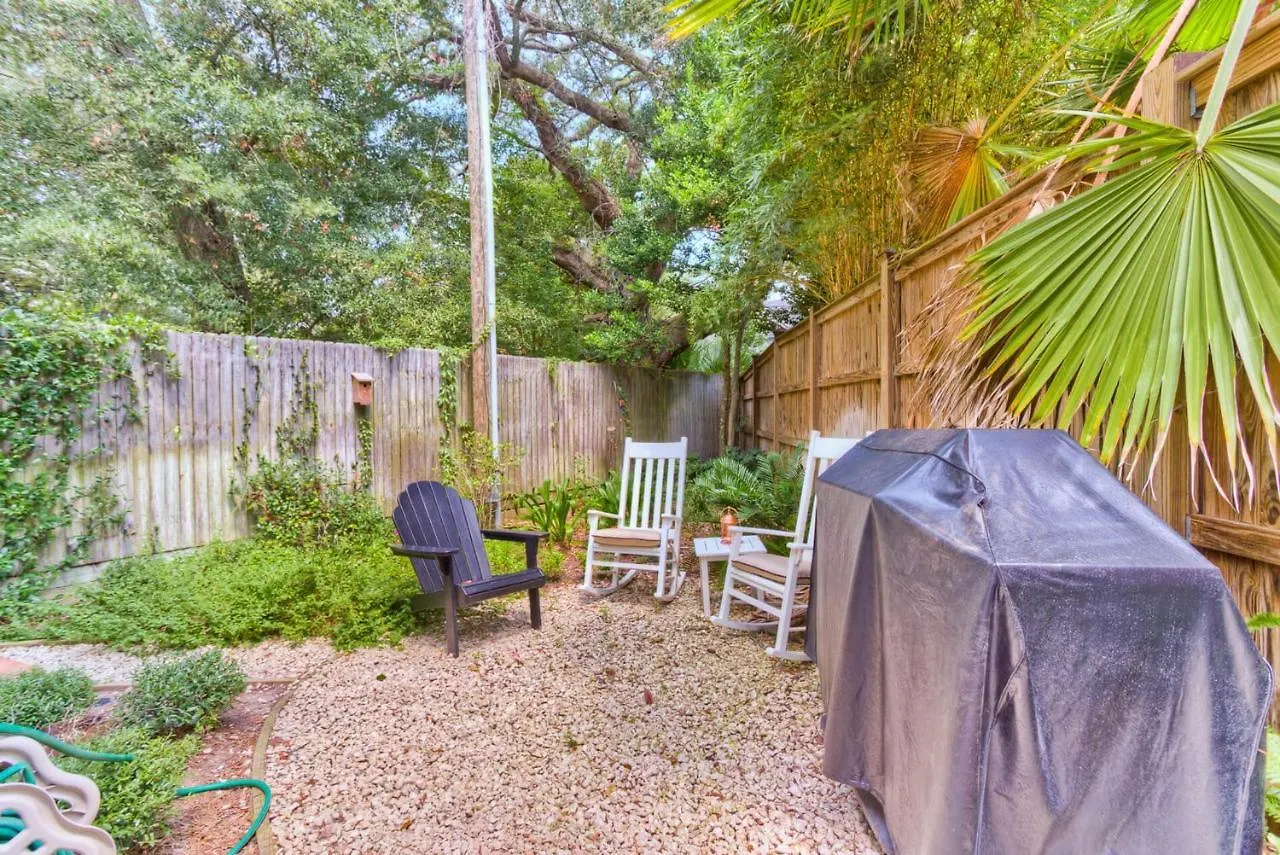 1104 Demere Road By Hodnett Cooper Holiday home *