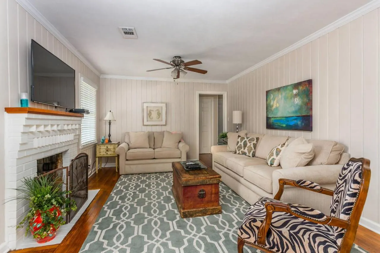 647 Demere Way By Hodnett Cooper Holiday home