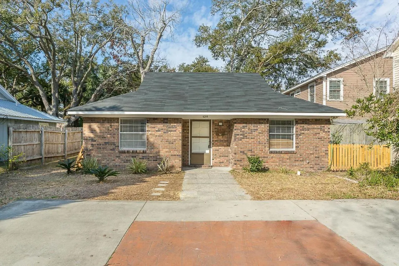 1055 College By Hodnett Cooper Holiday home *