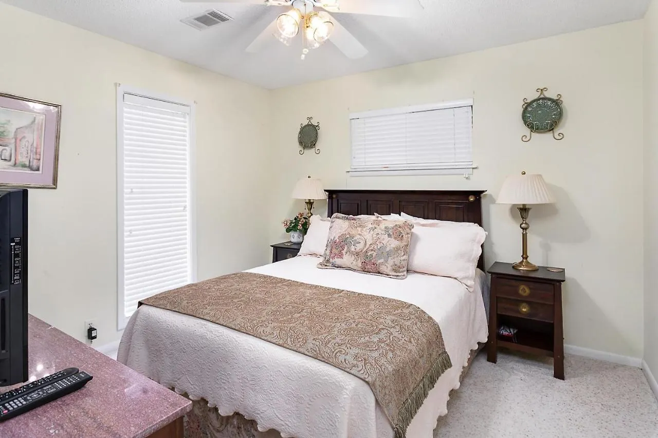 Holiday home 11908 Old Demere Rd By Hodnett Cooper *