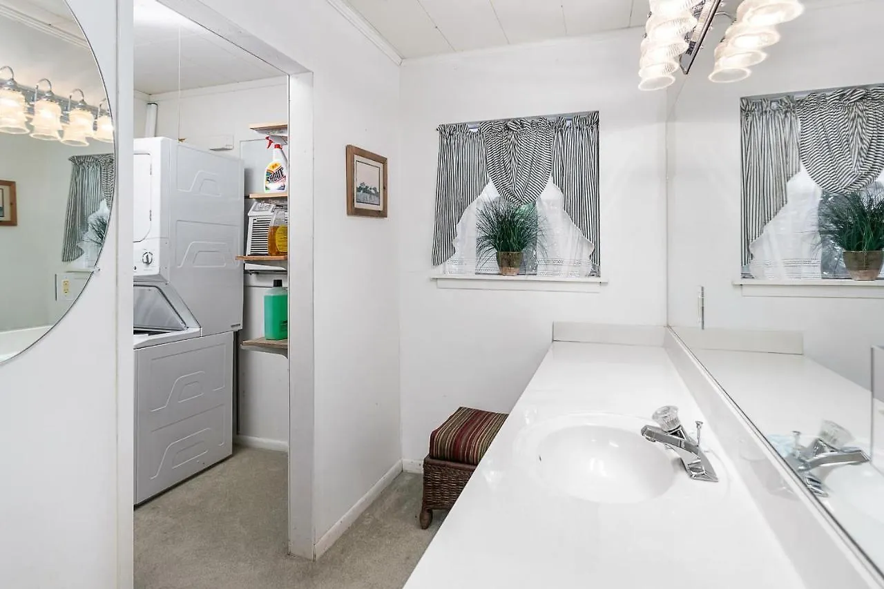 Holiday home 11908 Old Demere Rd By Hodnett Cooper *