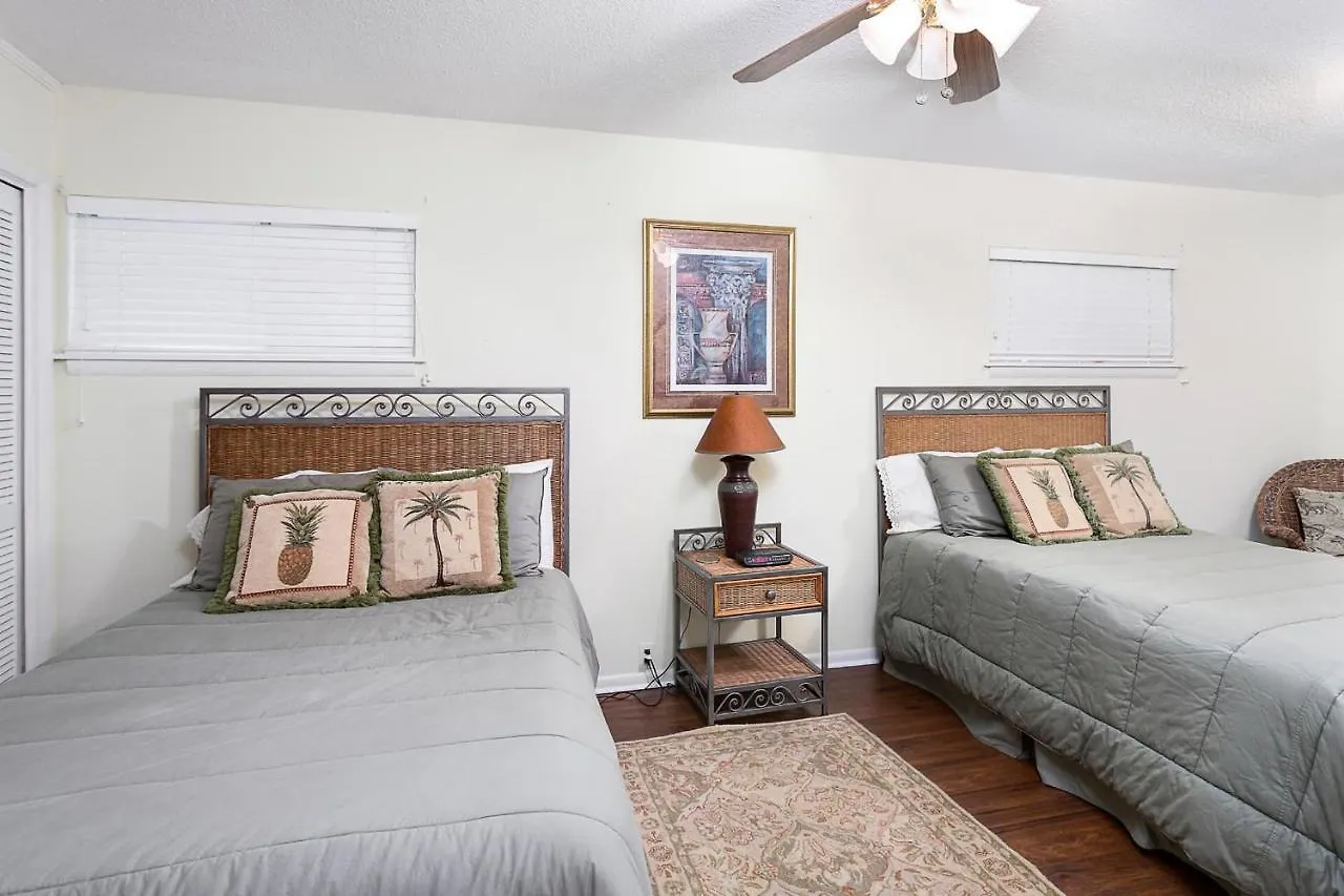 11908 Old Demere Rd By Hodnett Cooper Holiday home