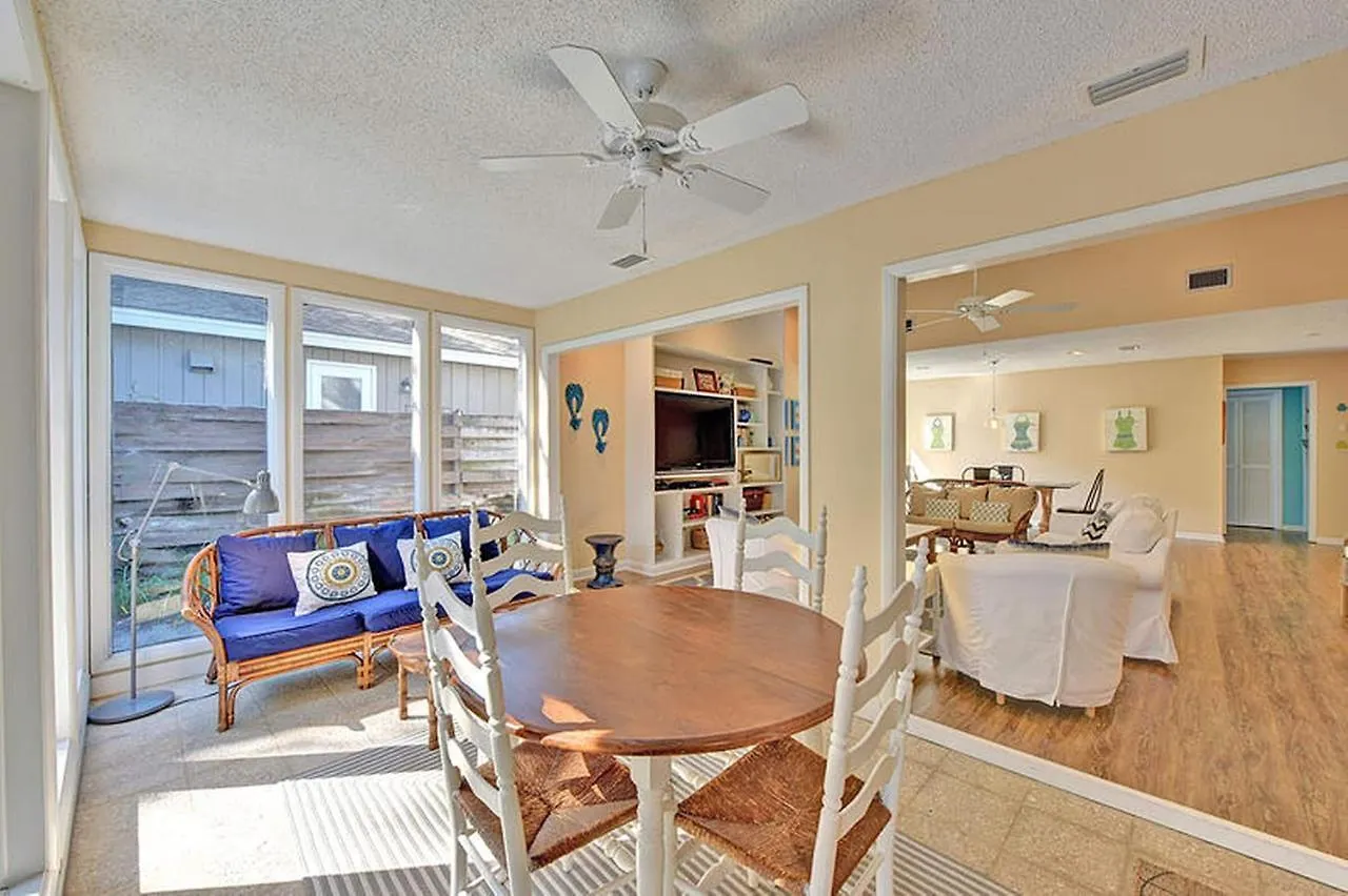 2108 Bruce Drive By Hodnett Cooper Holiday home