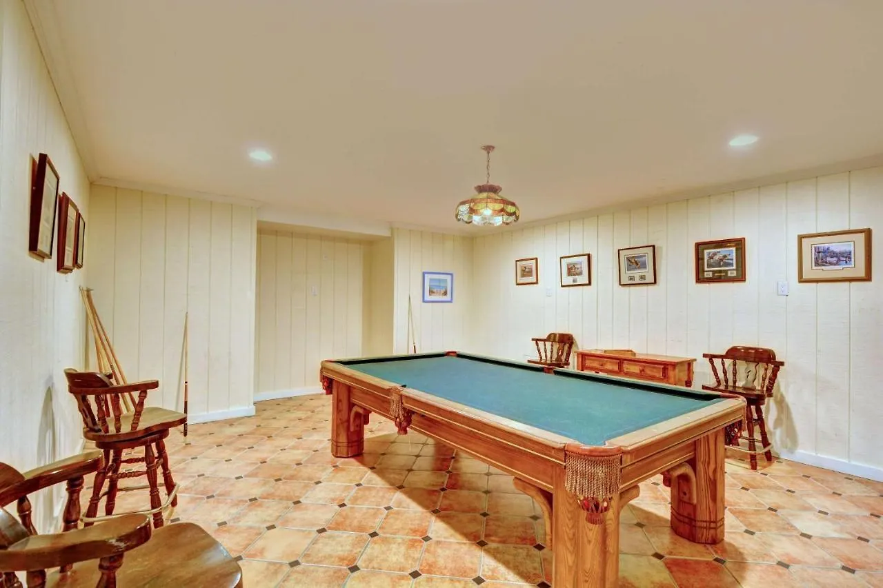 2225 Bruce Drive By Hodnett Cooper Holiday home