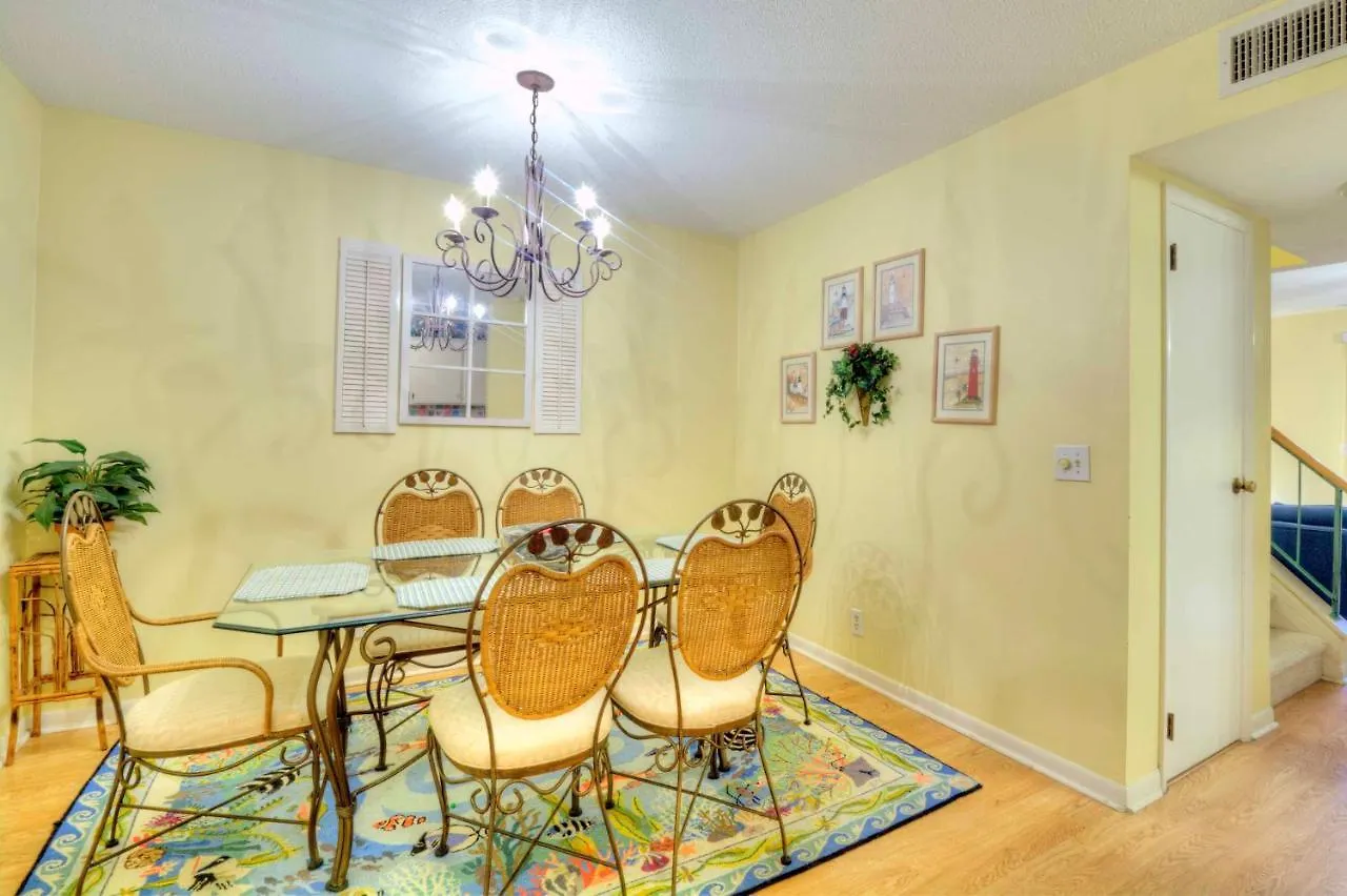 Apartment Island Townhouse #e1 By Hodnett Cooper *