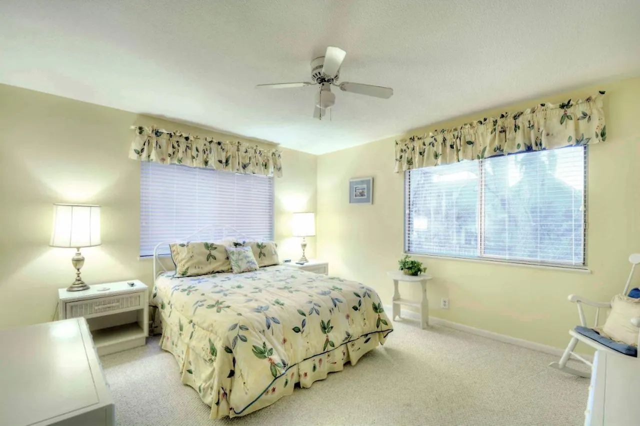 Apartment Island Townhouse #e1 By Hodnett Cooper *