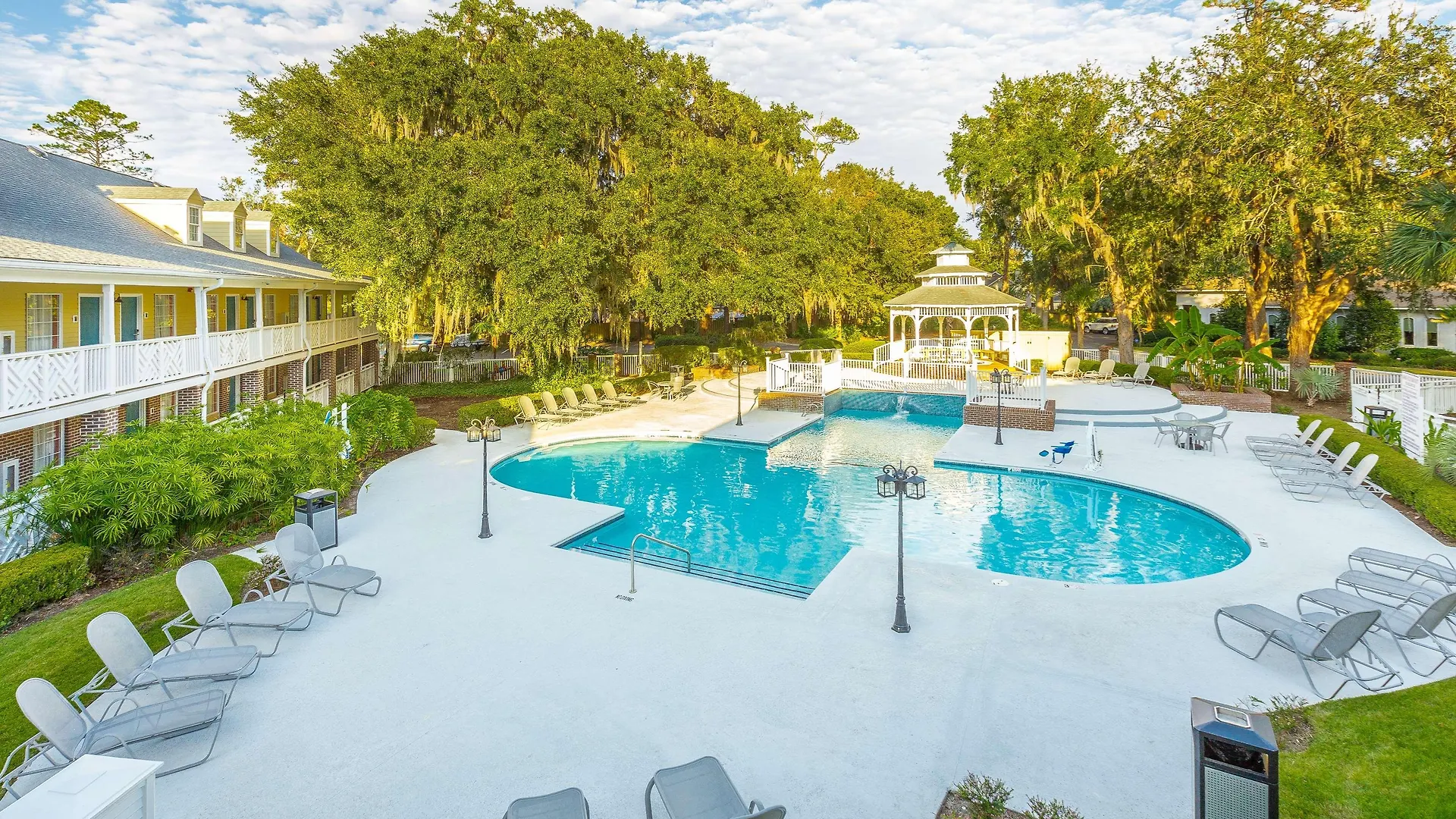Western St. Simons Hotel