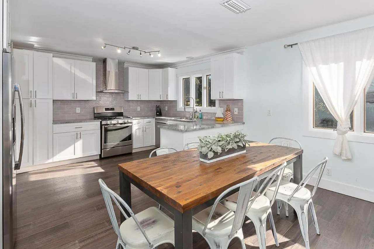Waters Edge - 1808 Ocean Road *