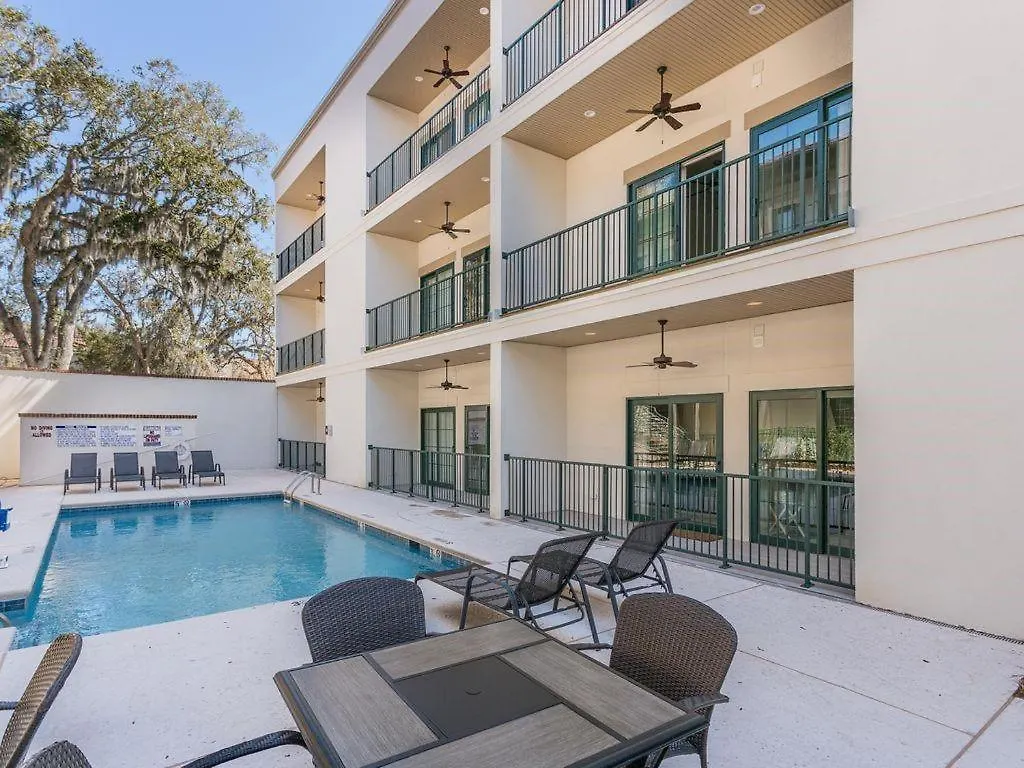 400 Ocean King Poolside Holiday home