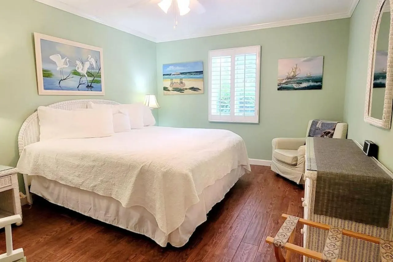 A3 Tile Floors Pet Friendly Easy Access Downstairs Faces Grassy Area Close To Pool Holiday home *