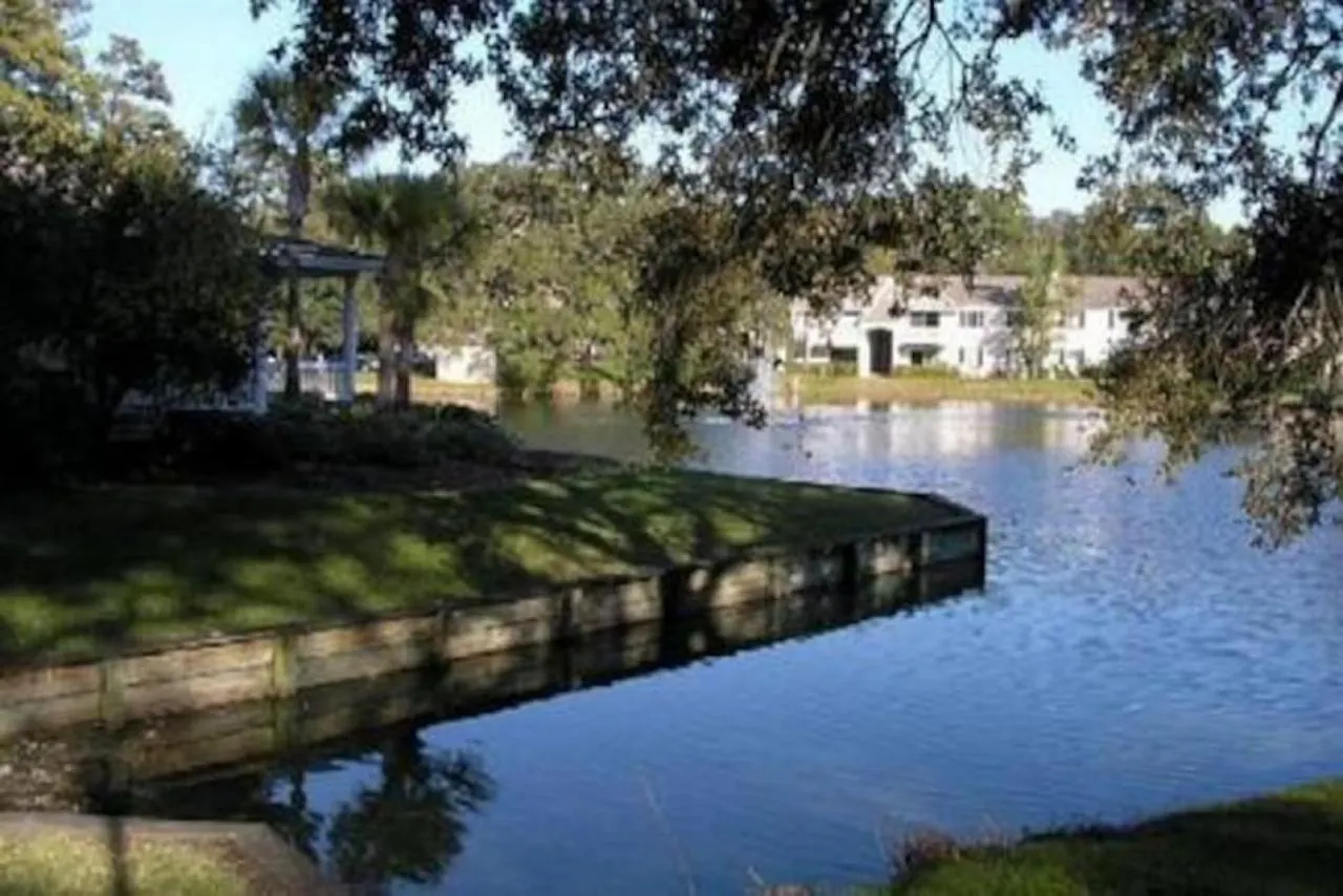 A3 Tile Floors Pet Friendly Easy Access Downstairs Faces Grassy Area Close To Pool *