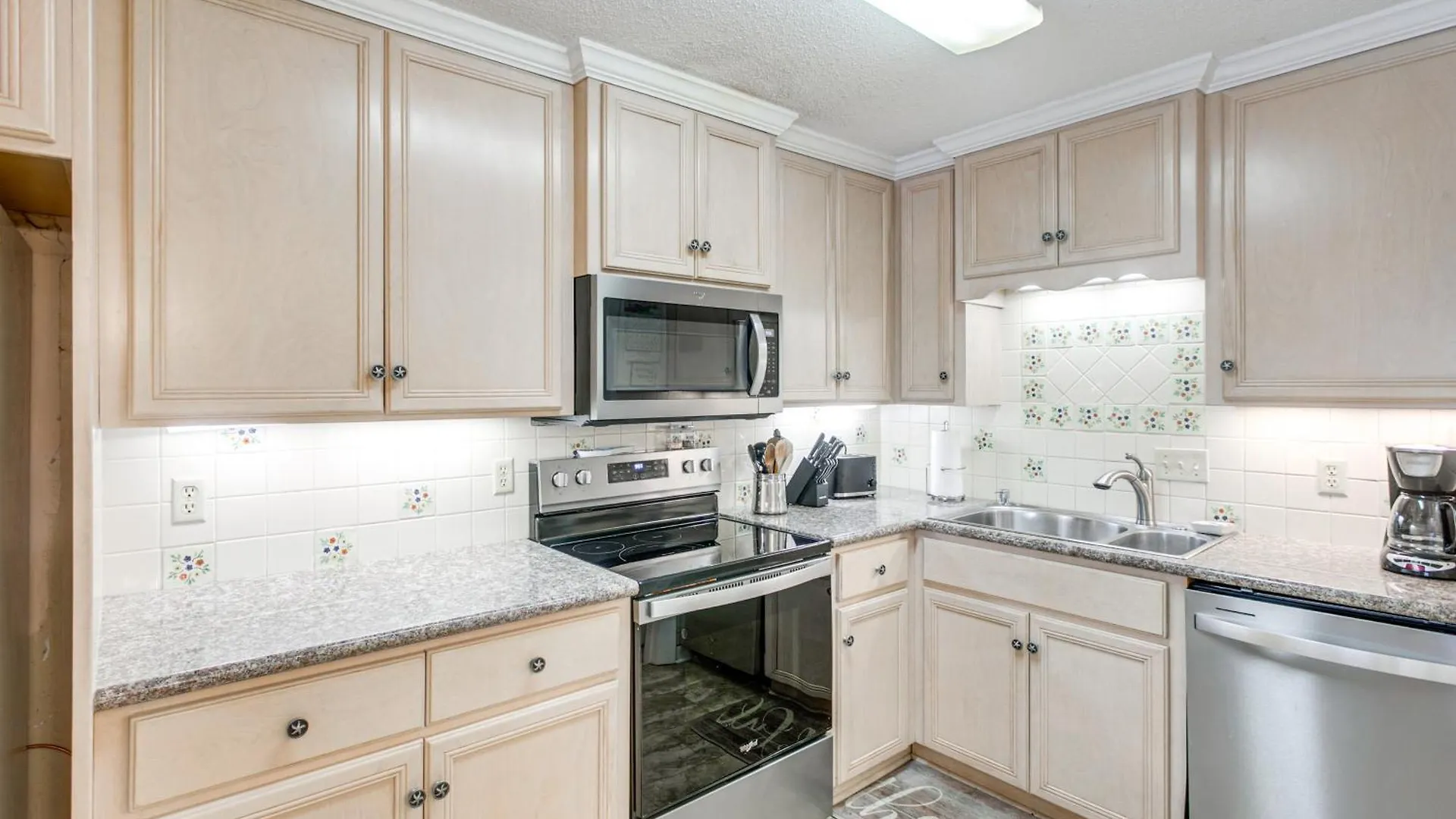 Resort-style In St Simons About 1 Mi To Pier! Apartment *