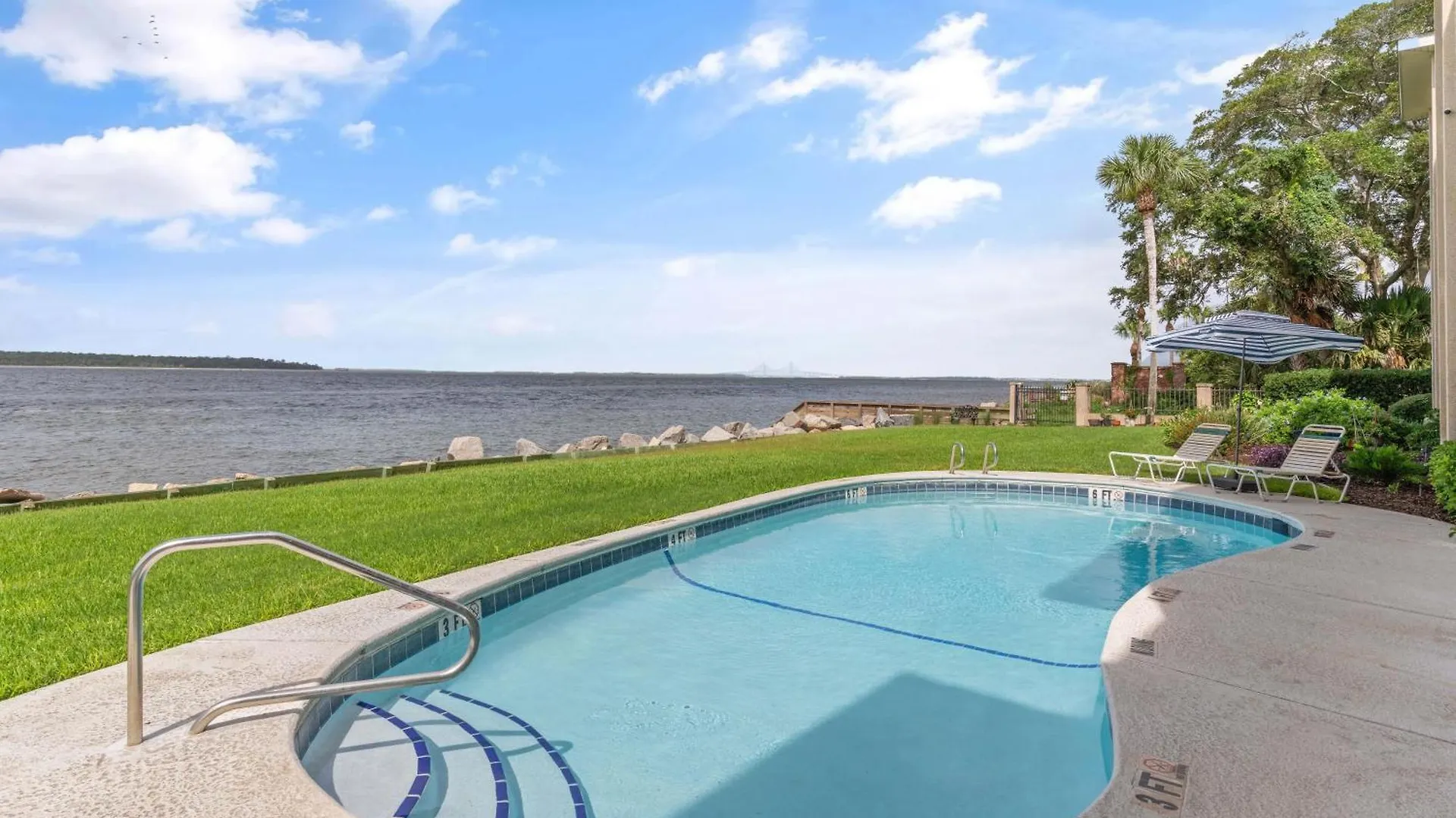Holiday home Pier Pointe #305 - 100 Floyd Street, Unit 305 *