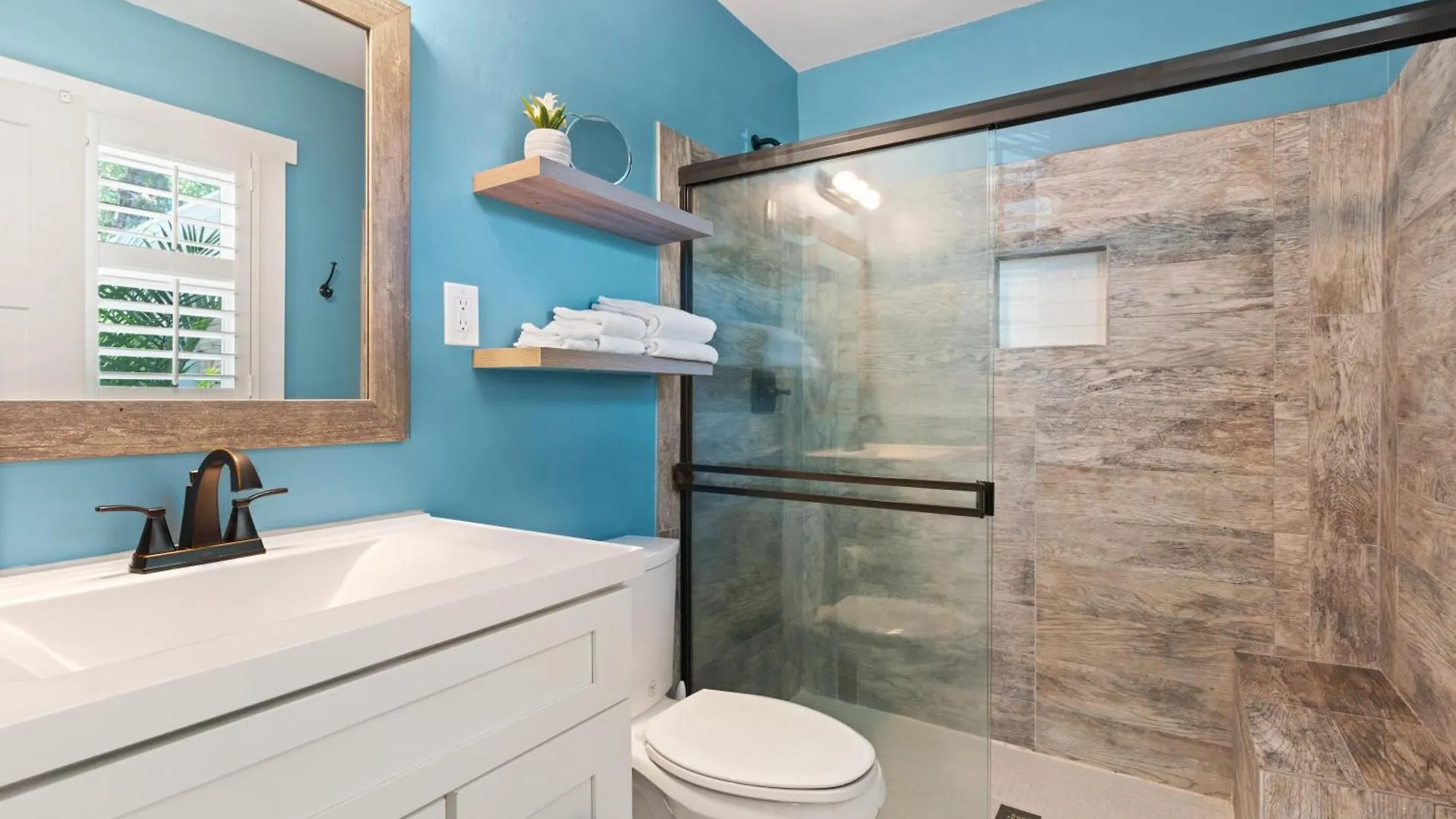 C Gull's Hideaway - 314 Peachtree Street *