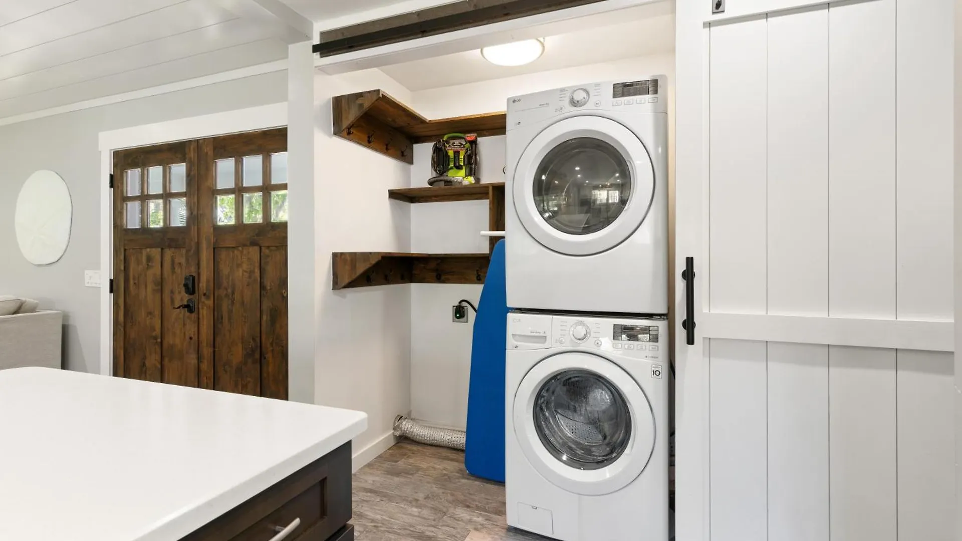 C Gull's Hideaway - 314 Peachtree Street *