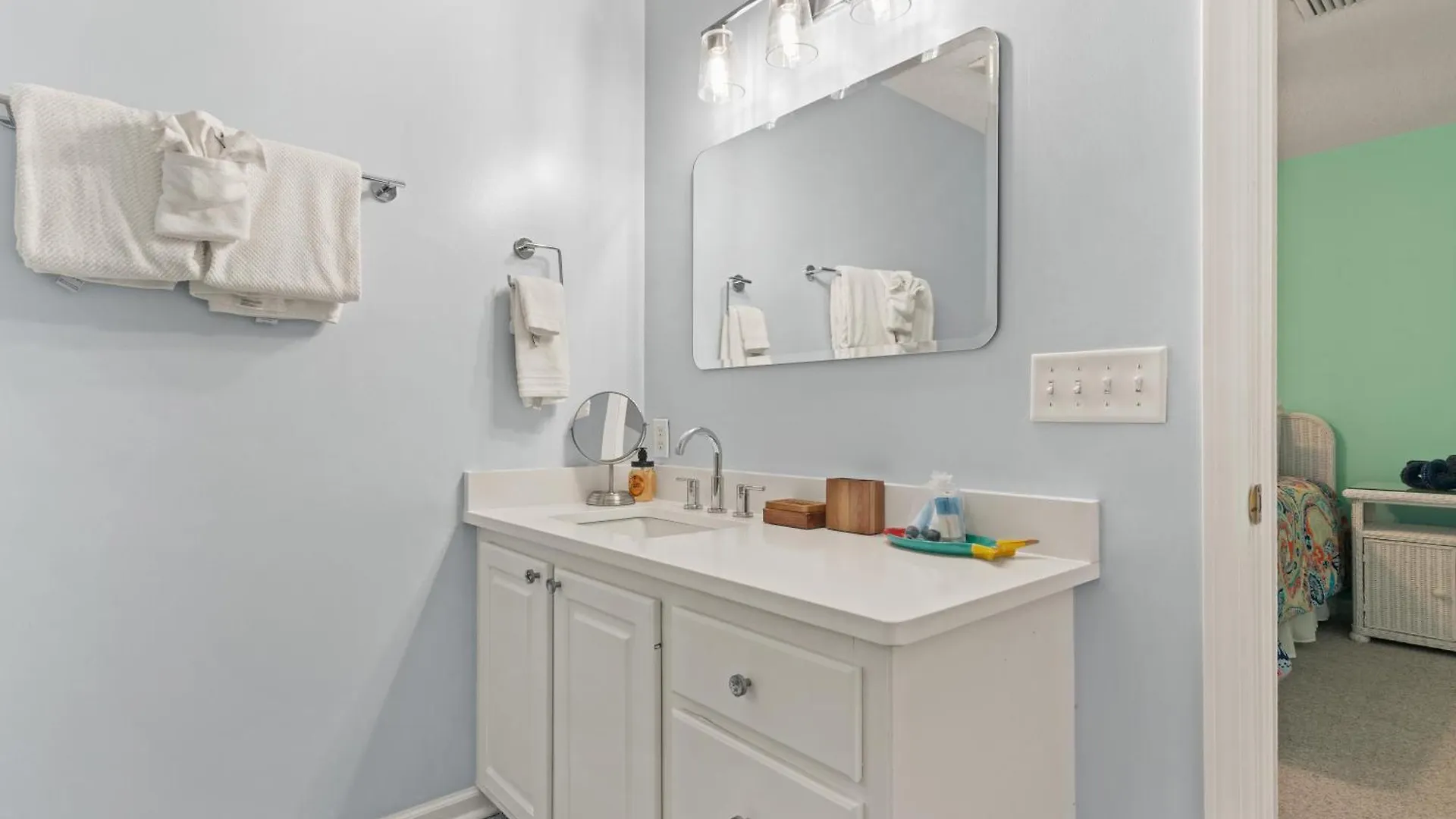 Demere Landing Unit 137 - Salt Air Dr *