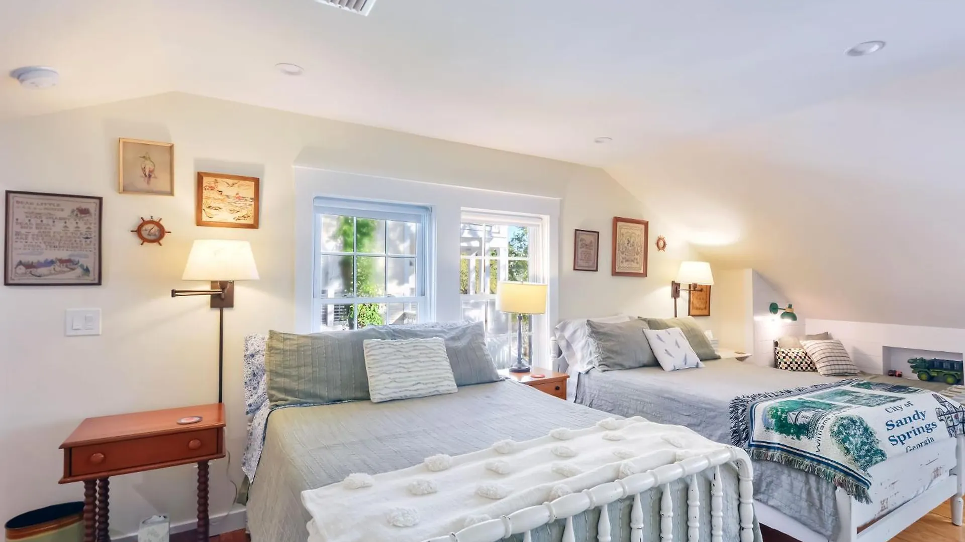 Large And Bright East Home! * St. Simons Island
