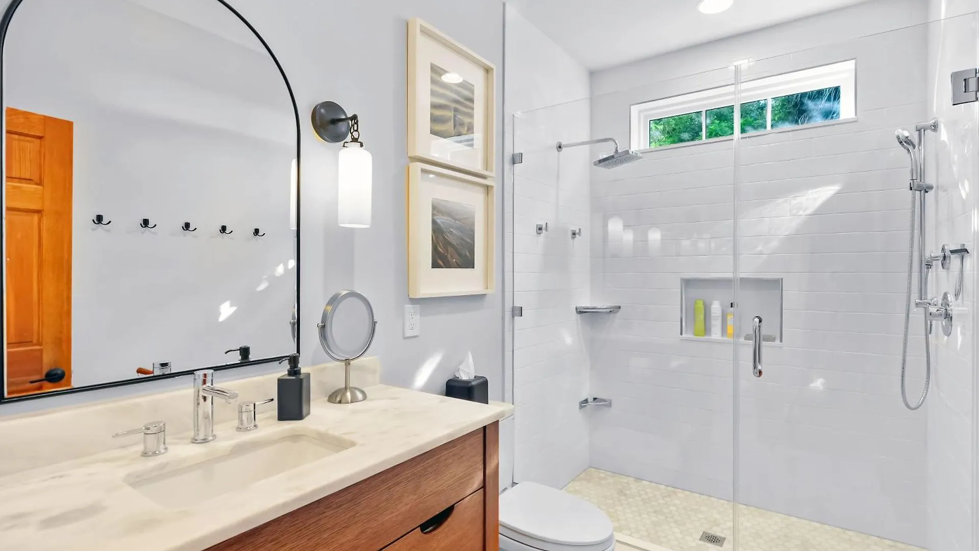 Large And Bright East Home!