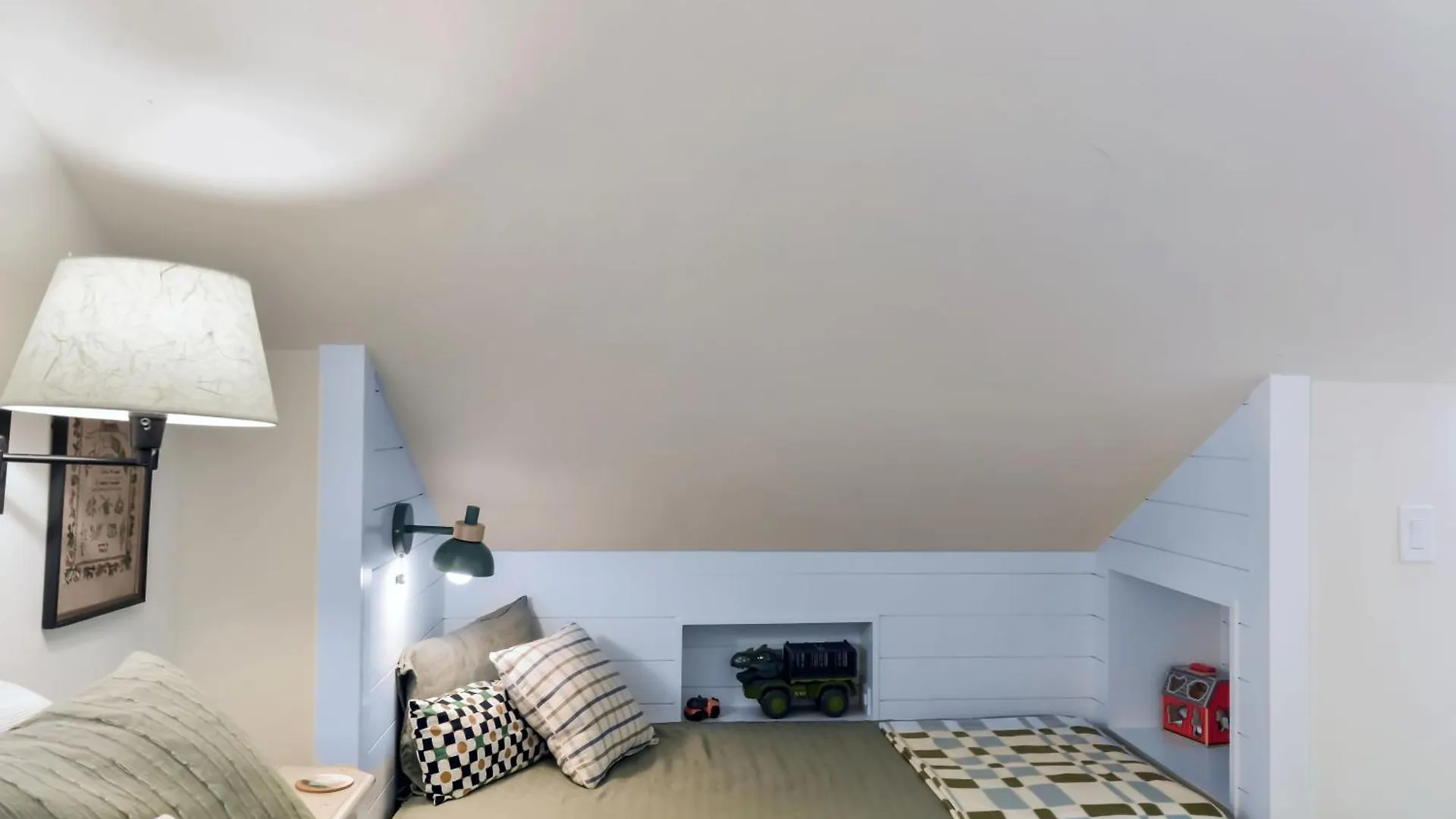 Large And Bright East Home! Holiday home