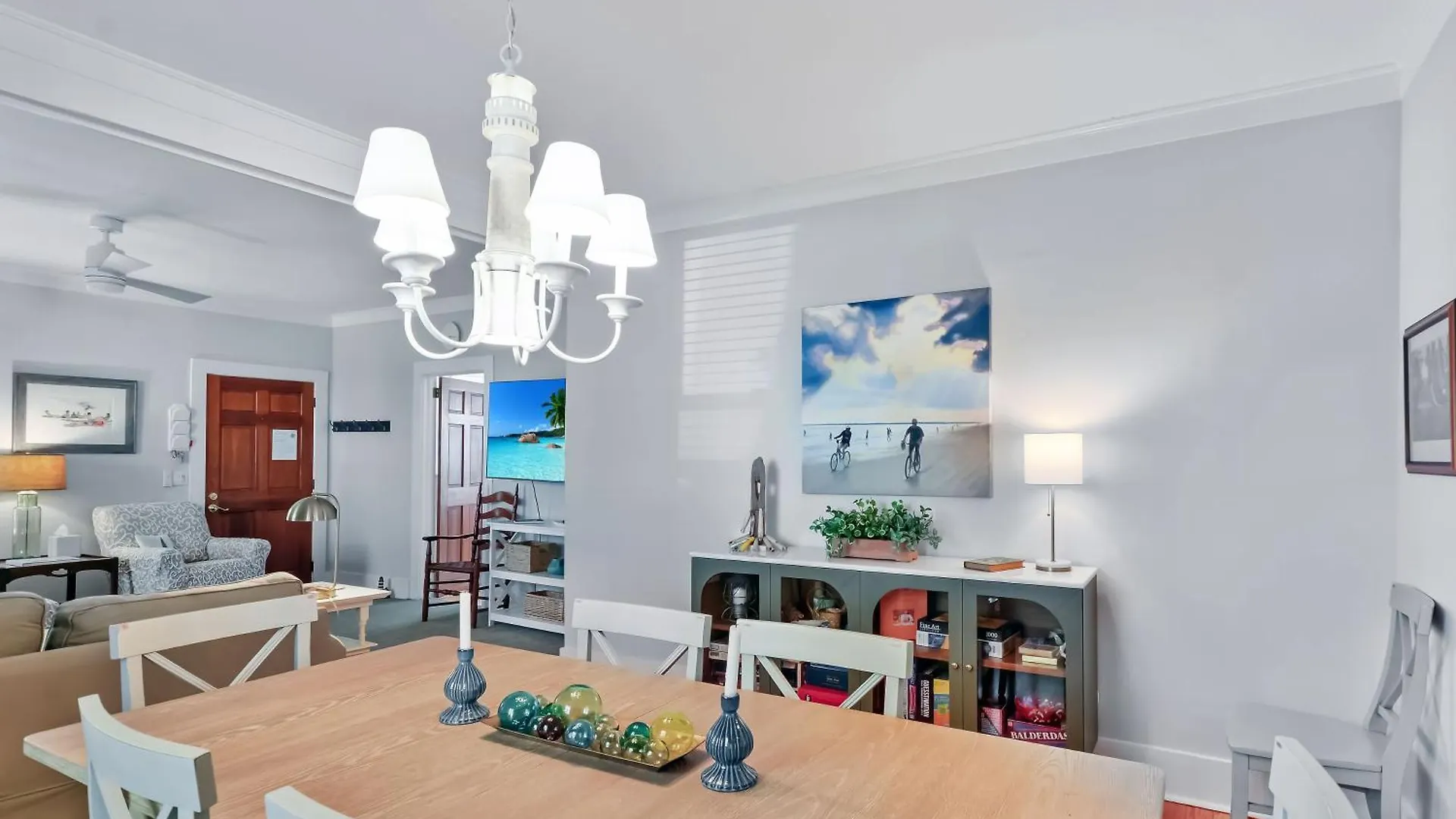 Large And Bright East Home!