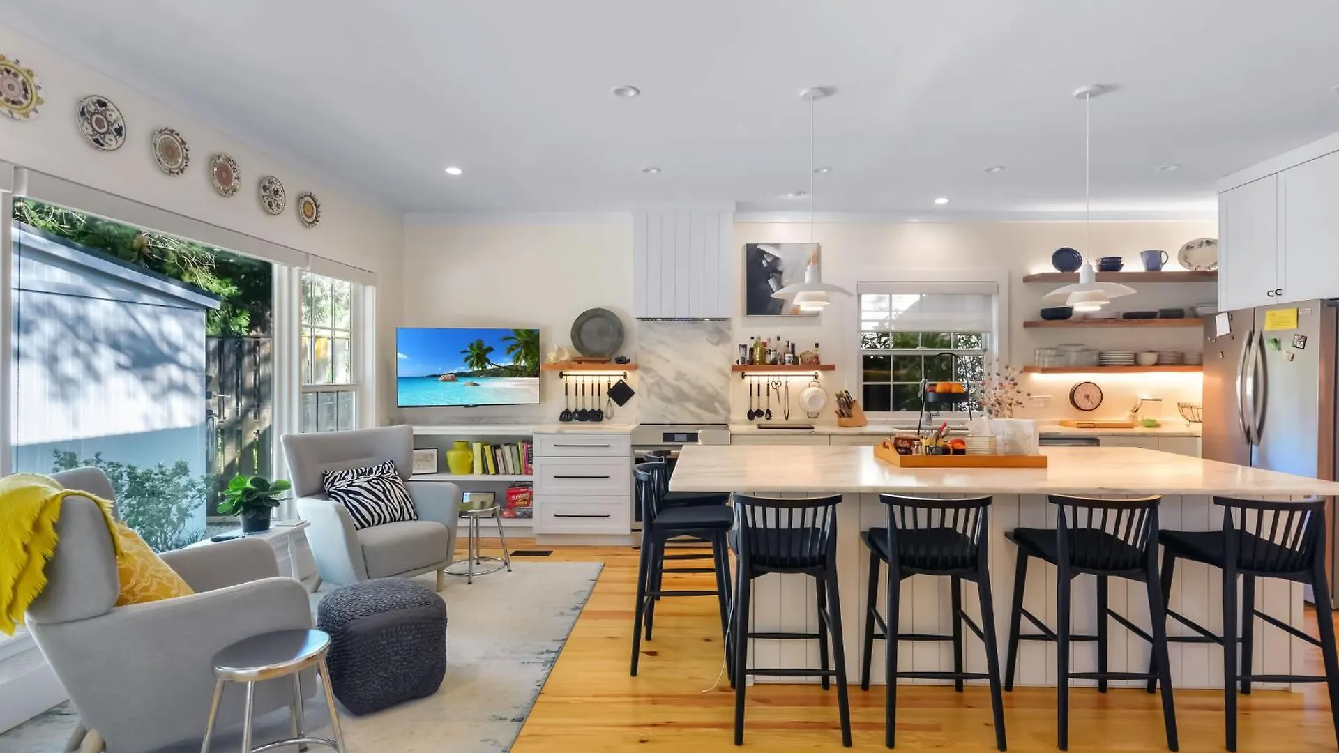 Large And Bright East Home! Holiday home