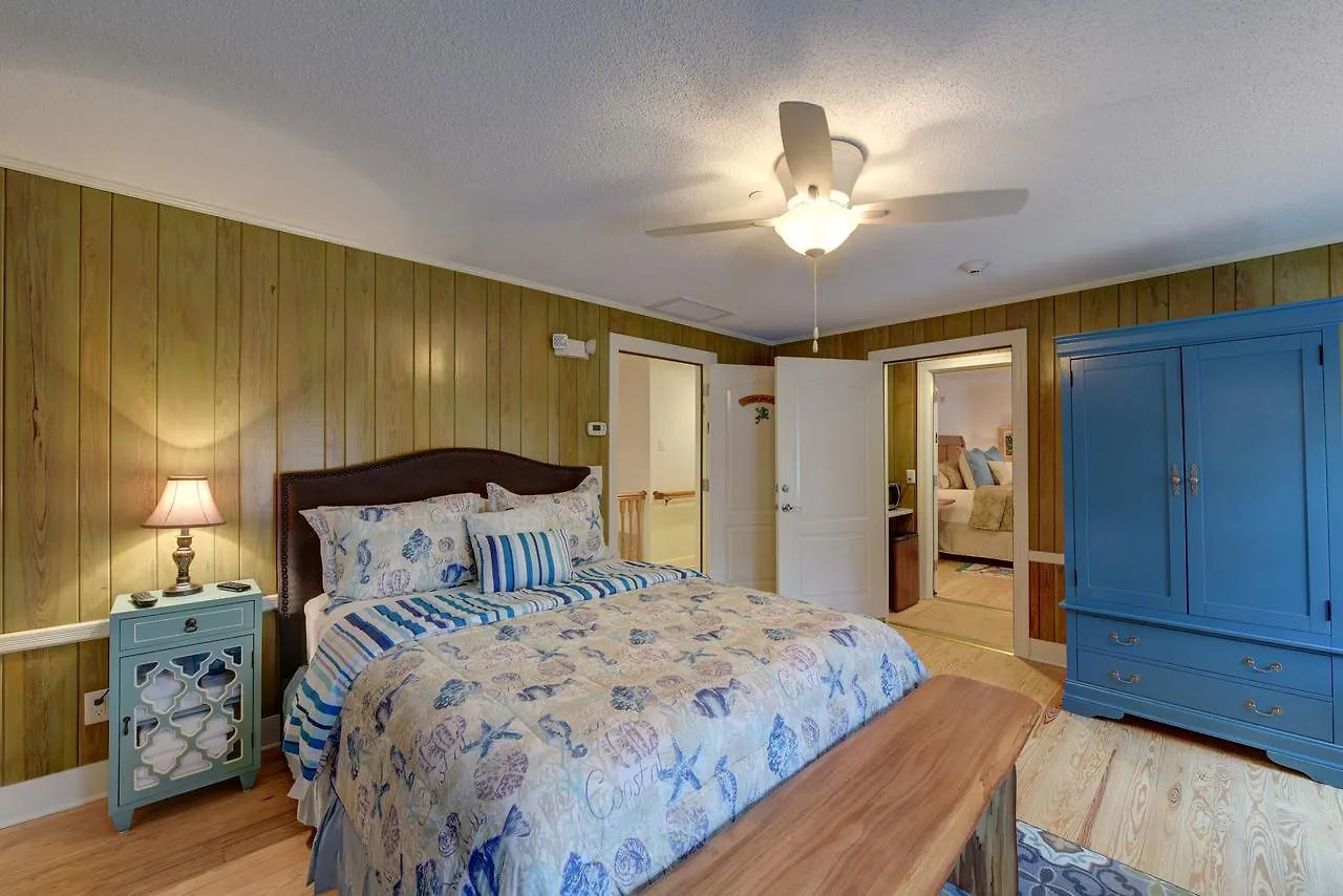 The Grey Owl Couette-café St. Simons Island