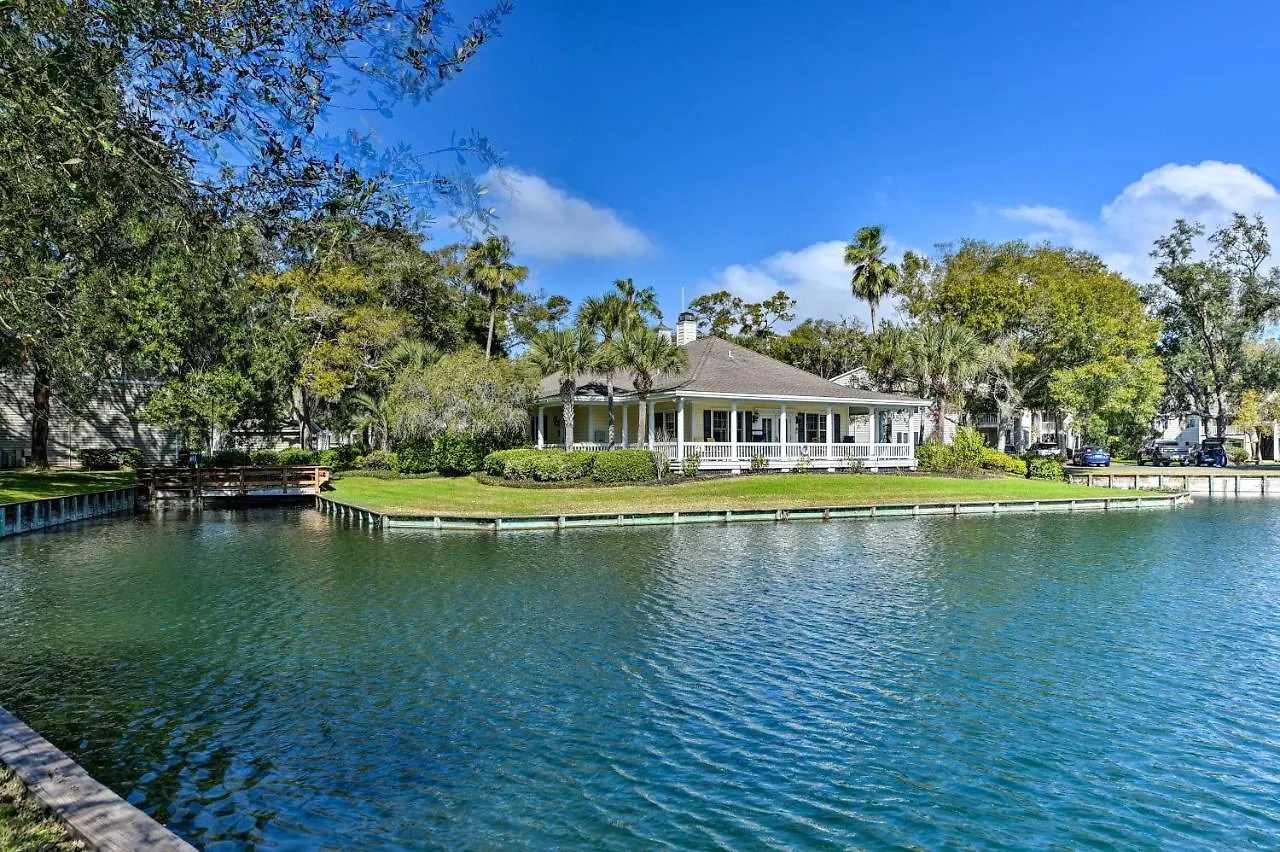 Resort-style In St Simons About 1 Mi To Pier! Apartment